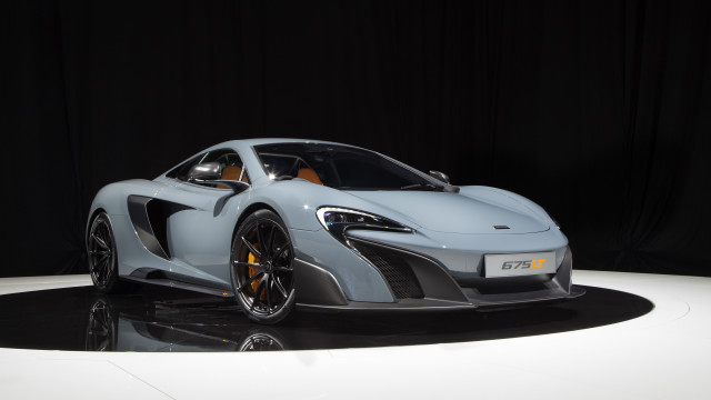 Car black white floor curtain free wallpaper for desktop - medium preview image