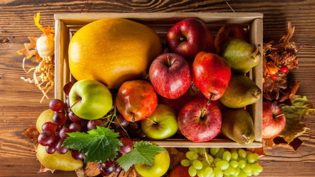 Fruit box wooden table leaves free wallpaper for desktop - medium preview image