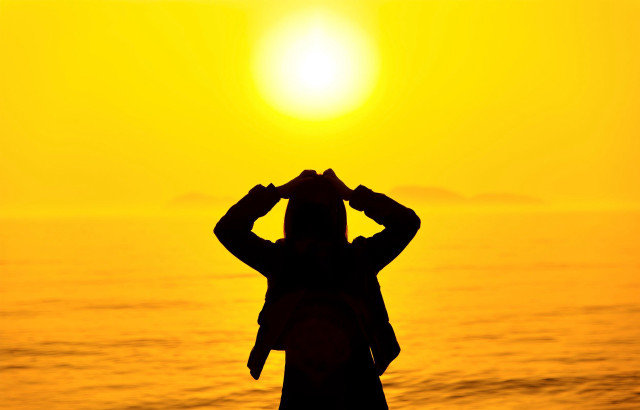 Beach sunset silhouette male ocean free wallpaper for desktop - medium preview image