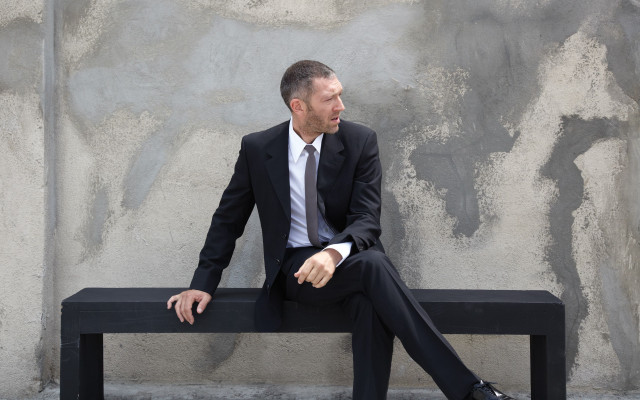 Man suit bench hand hip free wallpaper for desktop - medium preview image