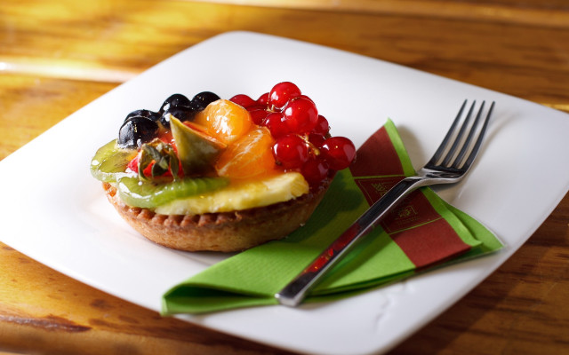 Fruit topped pastry stilllife food free wallpaper for desktop - medium preview image
