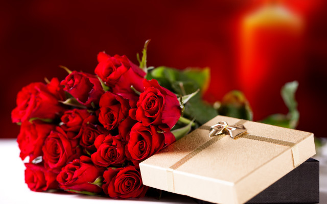 Red roses gift box candle free wallpaper for desktop - medium preview image