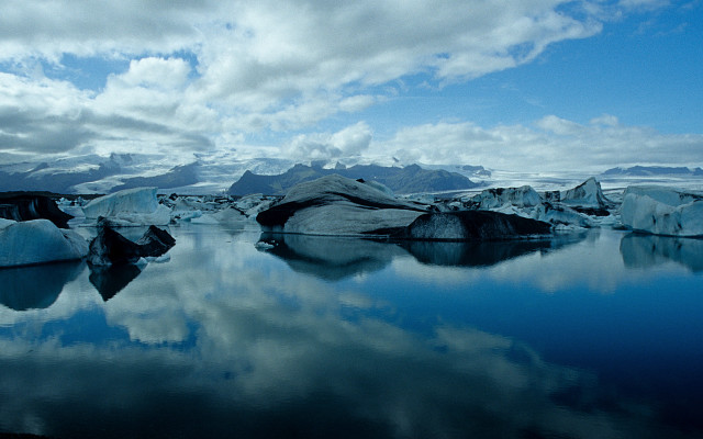 Iceberg mountains lake sky beach free wallpaper for desktop - medium preview image