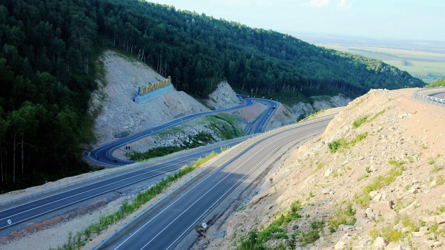 Mountain highway nature scene arkhip free wallpaper for desktop - medium preview image