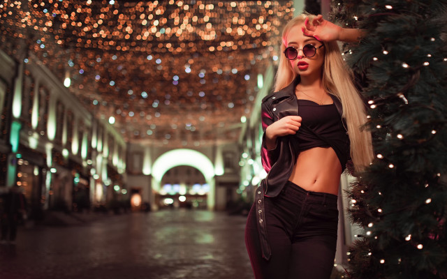 Blonde woman christmas tree fashion free wallpaper for desktop - medium preview image