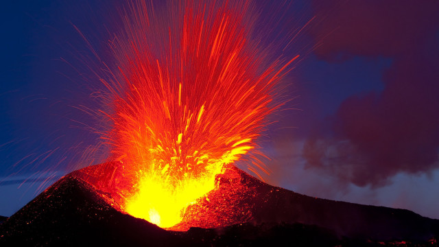 Volcano fire explosions fireworks night free wallpaper for desktop - medium preview image