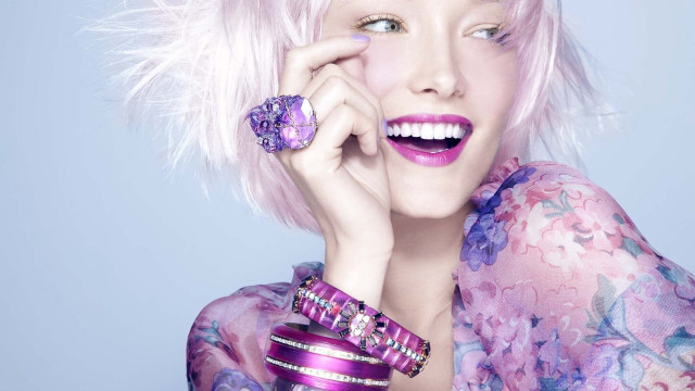 Woman pinkhair purpledress purplejewelry fauvism free wallpaper for desktop - medium preview image