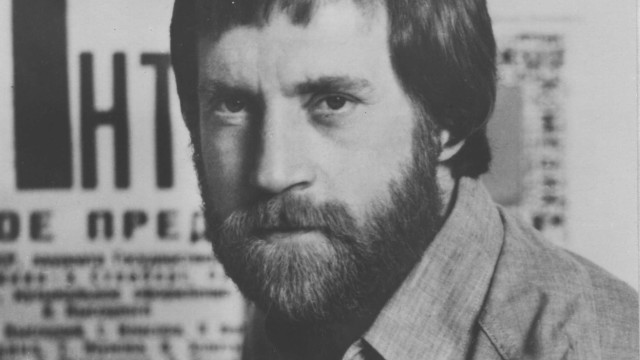 Man beard suit jacket newspaper free wallpaper for desktop - medium preview image