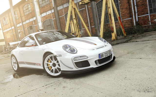 White porsche building crane 3d free wallpaper for desktop - medium preview image