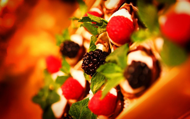Berry leaves garnish tiltshift cake free wallpaper for desktop - medium preview image