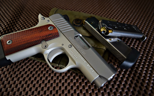 Gun lighter table argyle checkered free wallpaper for desktop - medium preview image