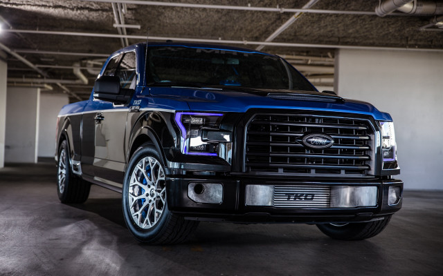 Blue truck garage black roof free wallpaper for desktop - medium preview image