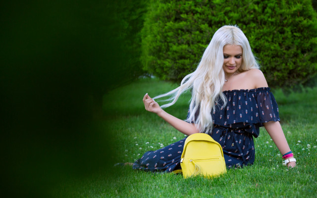 Blonde woman sitting grass yellow free wallpaper for desktop - medium preview image