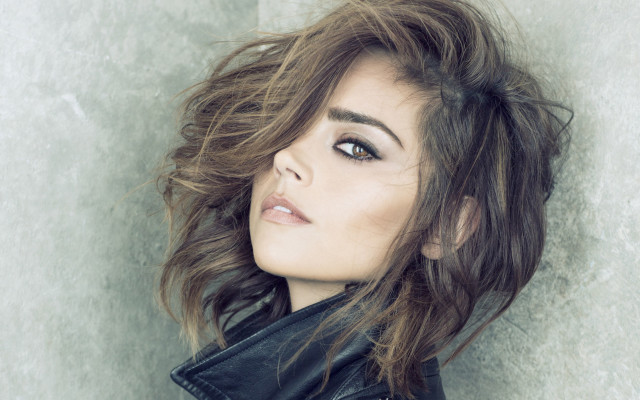 Woman blackjacket head shoulder shorthair free wallpaper for desktop - medium preview image