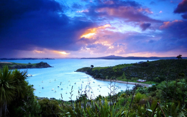 Sunset bay boats cloudy sky free wallpaper for desktop - medium preview image