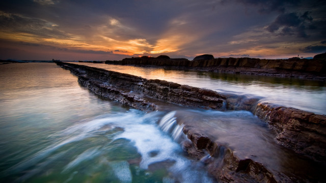 Sunset water rocks wave cityscape free wallpaper for desktop - medium preview image
