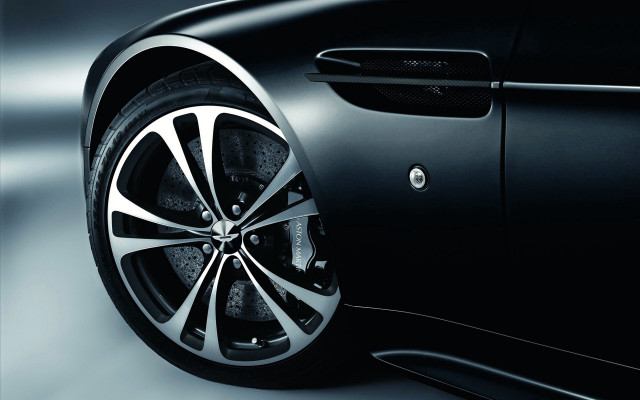 Car wheel closeup black white free wallpaper for desktop - medium preview image
