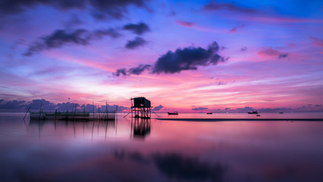 Sunset boat dock clouds cityscape free wallpaper for desktop - medium preview image
