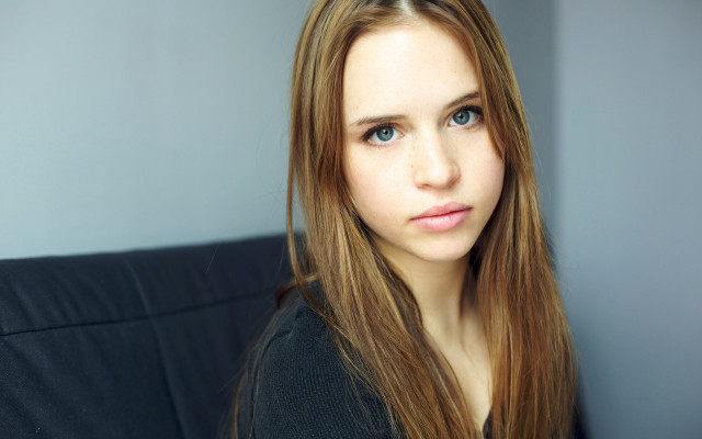 Woman longhair couch serious brownrealistic free wallpaper for desktop - medium preview image