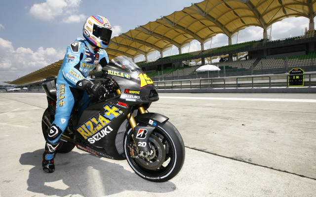 Racing man motorcycle stadium yellow free wallpaper for desktop - medium preview image