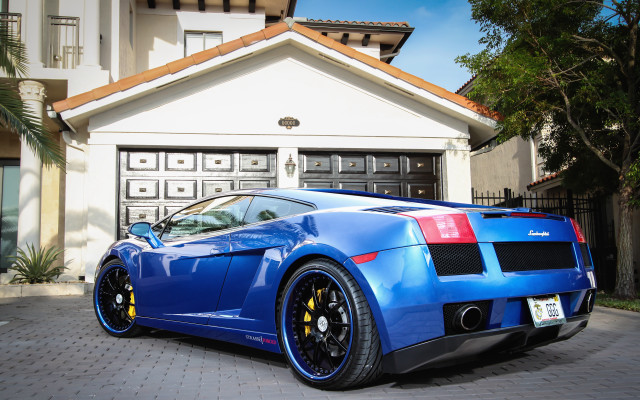 Blue sports car house palm free wallpaper for desktop - medium preview image