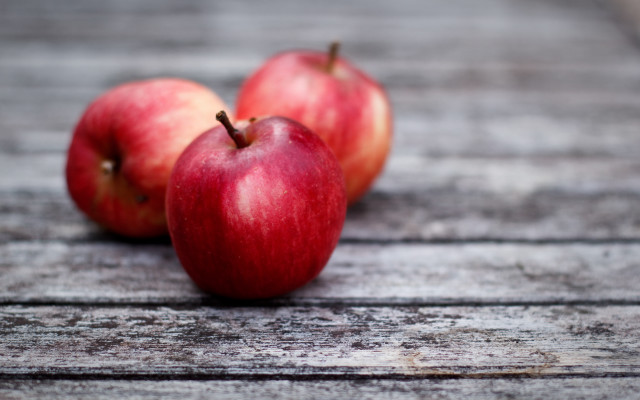 Three apples red green wooden free wallpaper for desktop - medium preview image