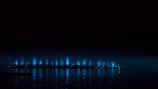 Lights reflection boat city night free wallpaper for desktop - medium preview image