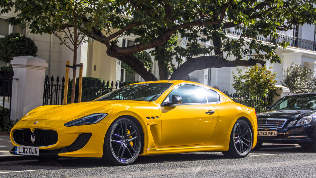 Yellow black sports cars city free wallpaper for desktop - medium preview image