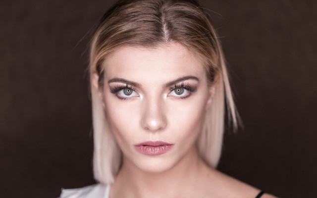 Eszter blonde blue eyes portrait free wallpaper for desktop - medium preview image