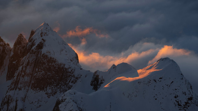 Mountain range sunset clouds snowy free wallpaper for desktop - medium preview image