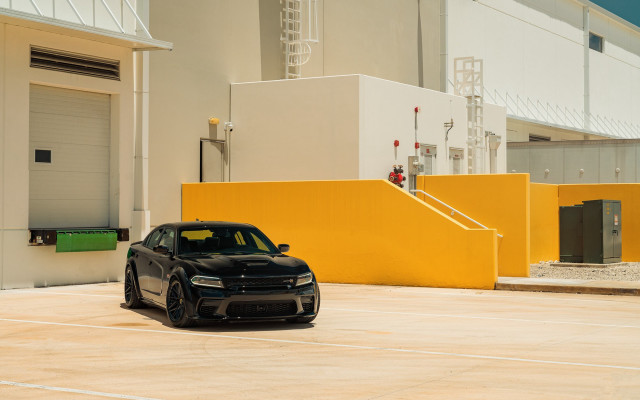 Black car yellow building white free wallpaper for desktop - medium preview image