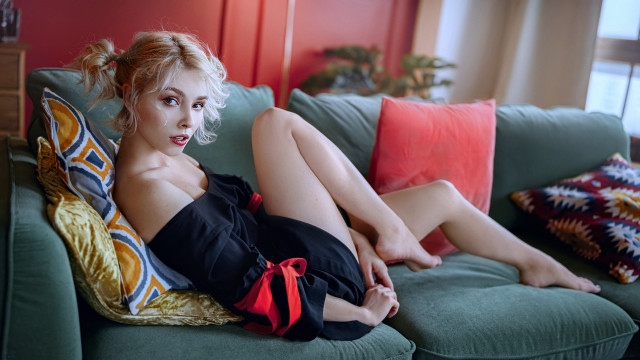 Woman redbow couchtie elina pale free wallpaper for desktop - medium preview image