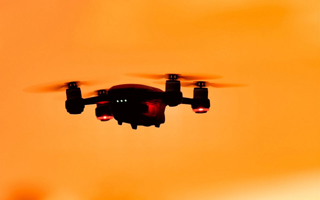 Black red flying yellow background free wallpaper for desktop - medium preview image