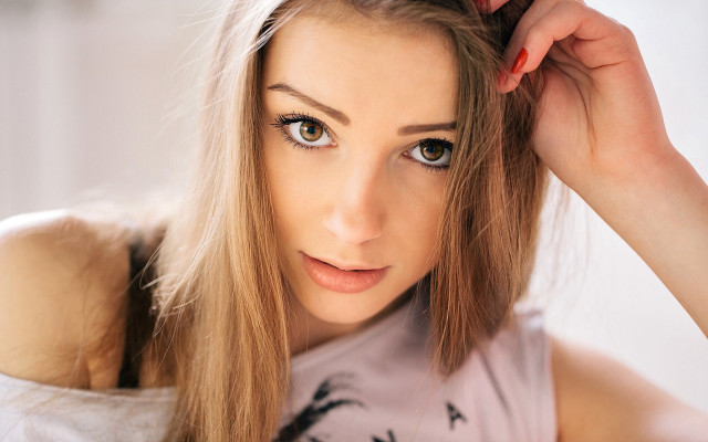 Eszter mattioni portrait long hair #2 free wallpaper for desktop - medium preview image