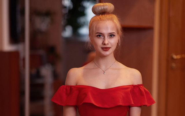 Woman bun red dress blue free wallpaper for desktop - medium preview image