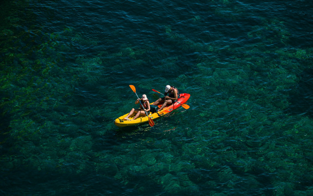 Kitsch yellow kayak water paddle free wallpaper for desktop - medium preview image