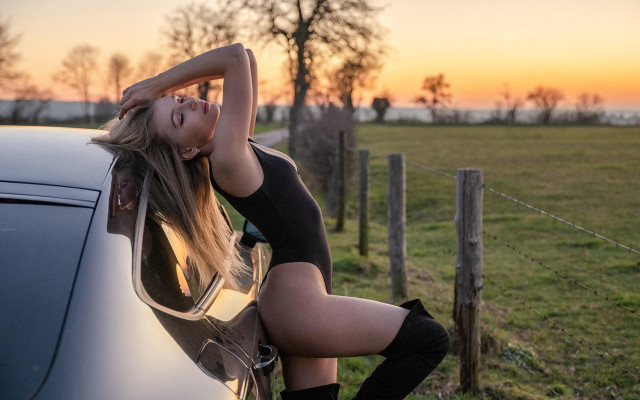 Woman leaning car field sunset free wallpaper for desktop - medium preview image