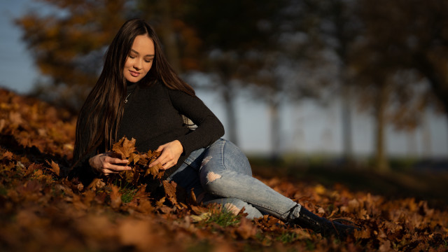 Woman leaves park autumn blurry free wallpaper for desktop - medium preview image