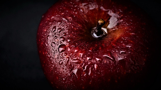 Red apple water droplets macro free wallpaper for desktop - medium preview image