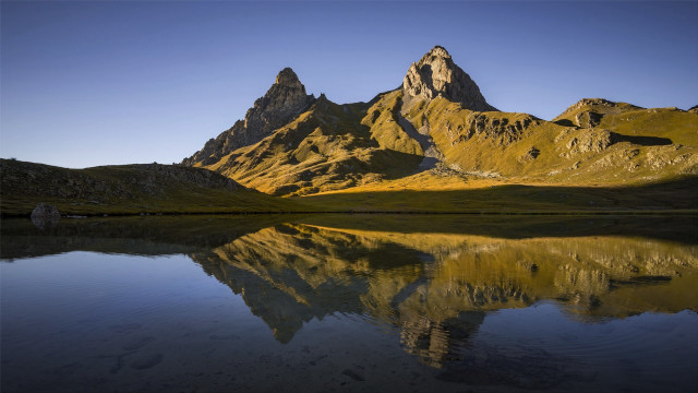Mountain lake reflection nature cedric free wallpaper for desktop - medium preview image