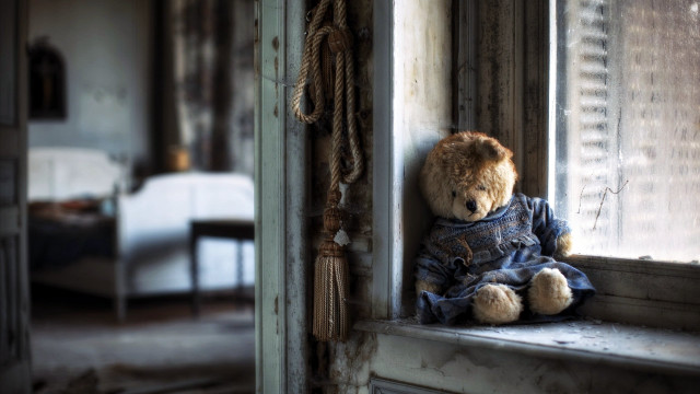 Teddy bear window sill room #2 free wallpaper for desktop - medium preview image