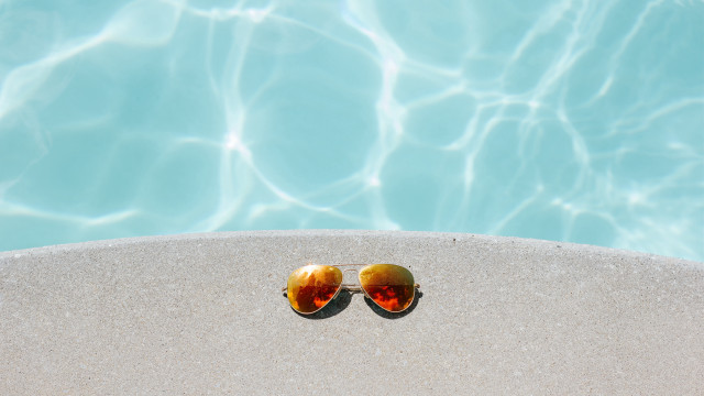Sunglasses pool reflection summer beach free wallpaper for desktop - medium preview image