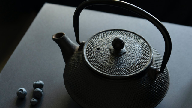 Teapot handle teaball table earbuds free wallpaper for desktop - medium preview image