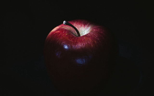 Red apple black background precisionism free wallpaper for desktop - medium preview image