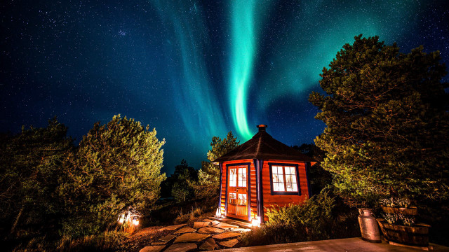 Cabin aurora path building christmas free wallpaper for desktop - medium preview image