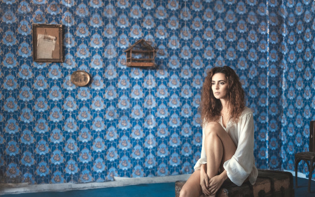 Woman suitcase blue wall flowers free wallpaper for desktop - medium preview image