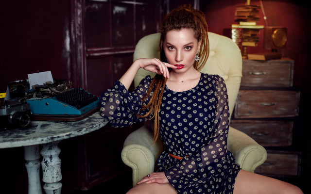 Woman sitting typewriter fashion portrait free wallpaper for desktop - medium preview image