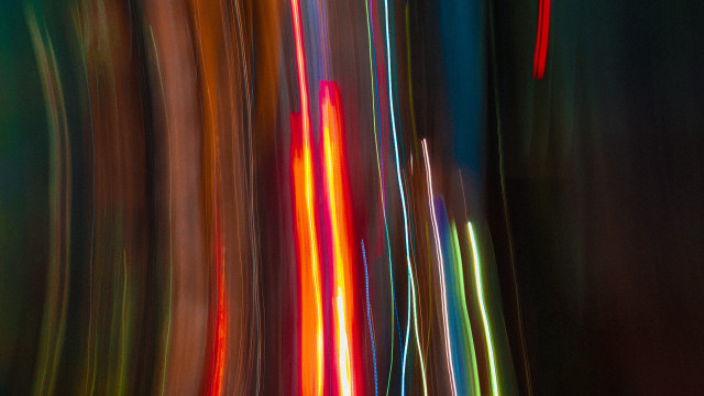 Blurry streetlight abstract painting chromatic free wallpaper for desktop - medium preview image