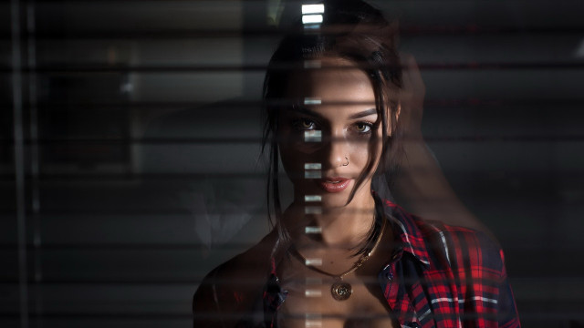 Aramenta dianthe vail woman holography free wallpaper for desktop - medium preview image