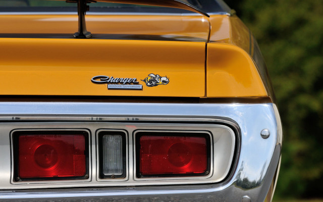 Yellow tail lights cobra emblem free wallpaper for desktop - medium preview image